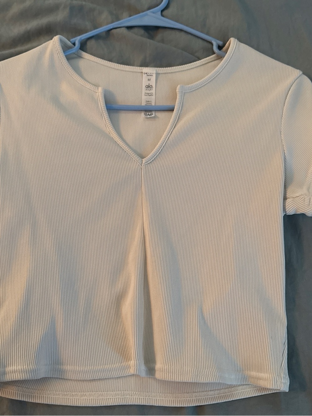 ALO Yoga Ribbed Short Sleeve Top in Cream - Picture 3 of 3